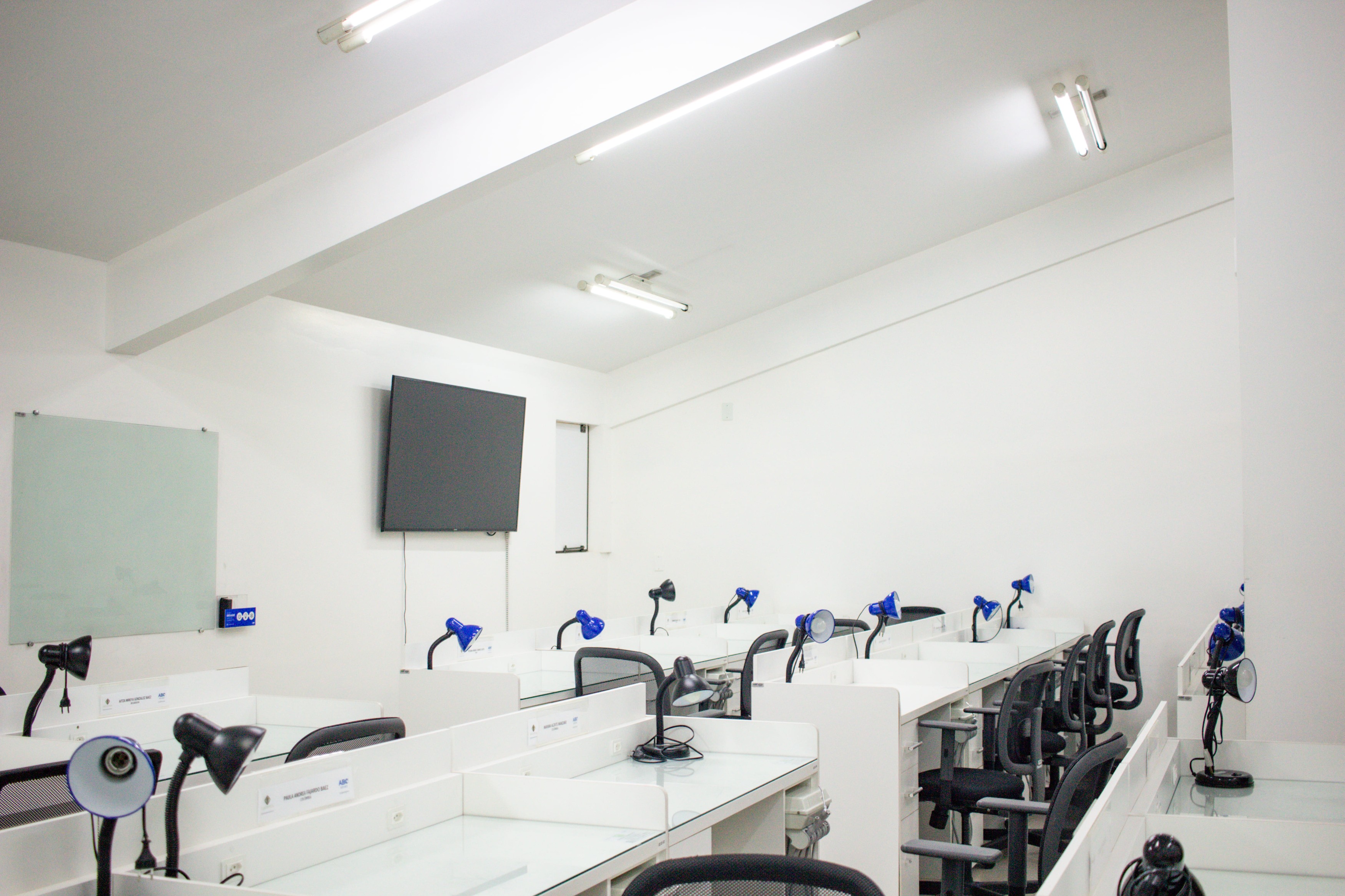 Laboratório odontológico equipado
